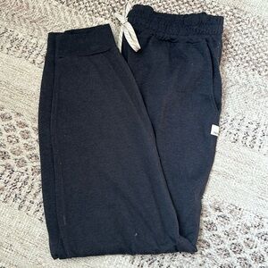 Vuori performance joggers
